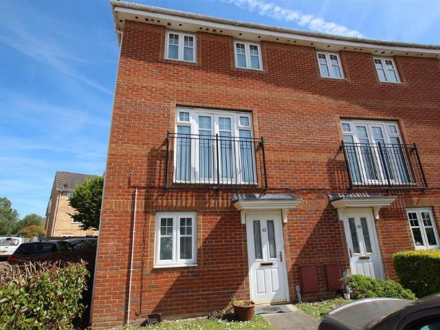 Flat for sale in Eastleigh, Helford