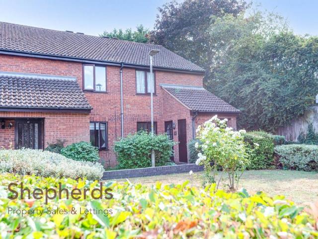 Flat for sale in Broxbourne, Hertfordshire