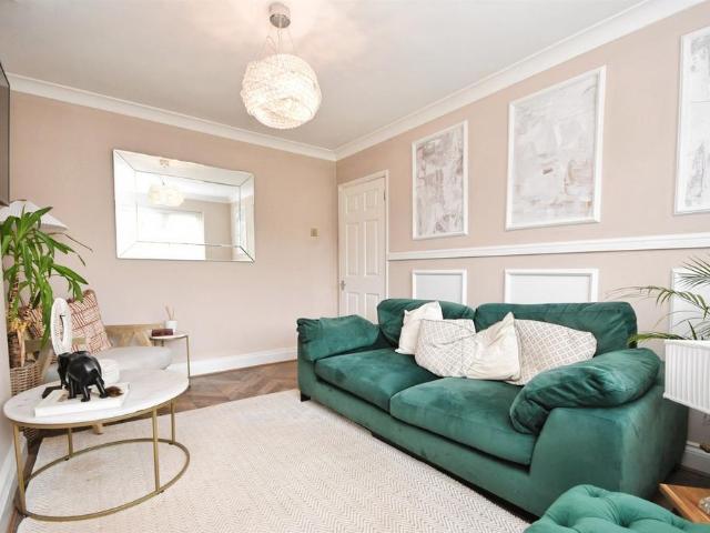 Flat for sale in Hutton Mount, Navestock Side