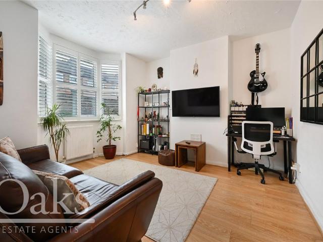 Flat for sale in London Borough of Croydon, Selhurst