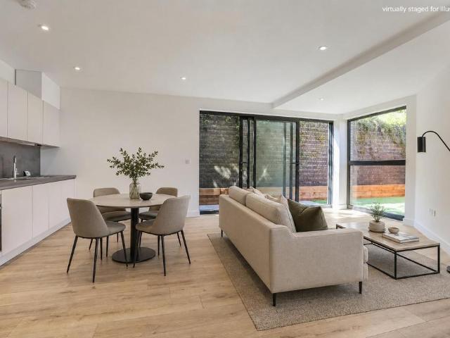 Flat for sale in London Borough of Croydon, Norbury