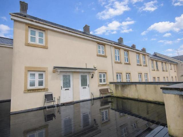 Flat for sale in Kingswood, South Gloucestershire