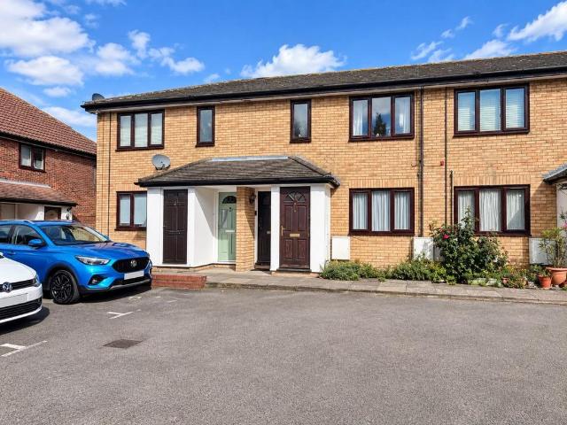 Flat for sale in Old Heath, Fordham Heath