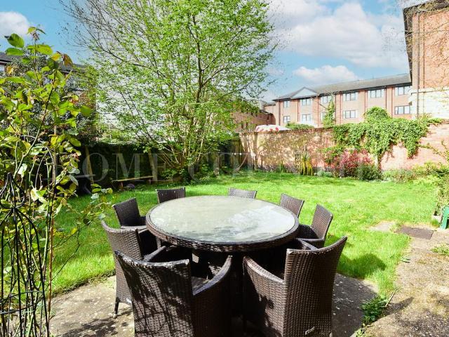 Flat for sale in Potters Bar, Isle Of Man