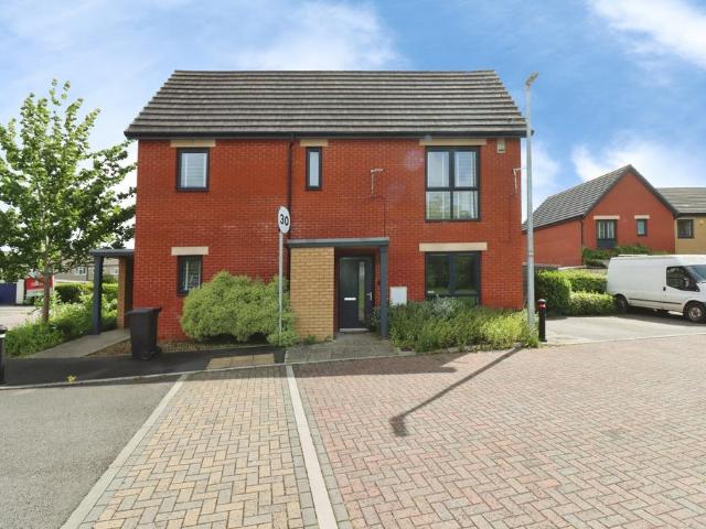 Flat for sale in Pucklechurch, South Gloucestershire