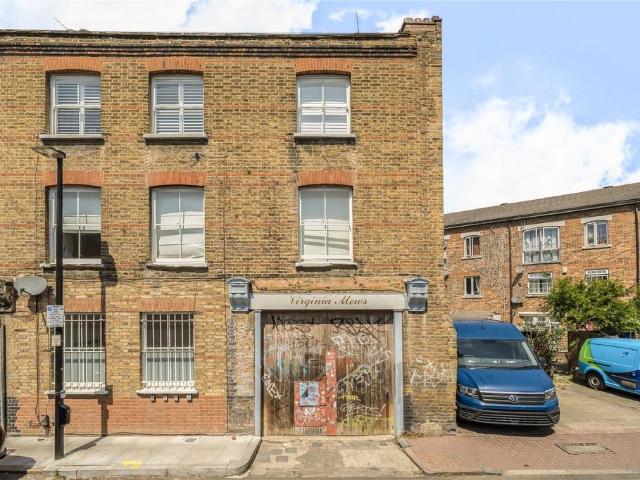 Flat for sale in Whitechapel, Greater London
