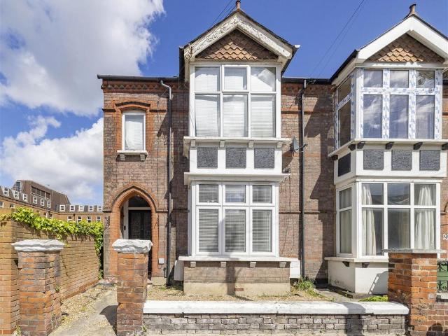 Flat for sale in North Watford