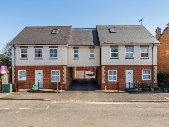 Flat for sale in Twyford, Wokingham