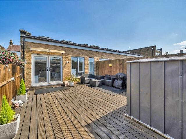 Flat for sale in Widmore, Greater London