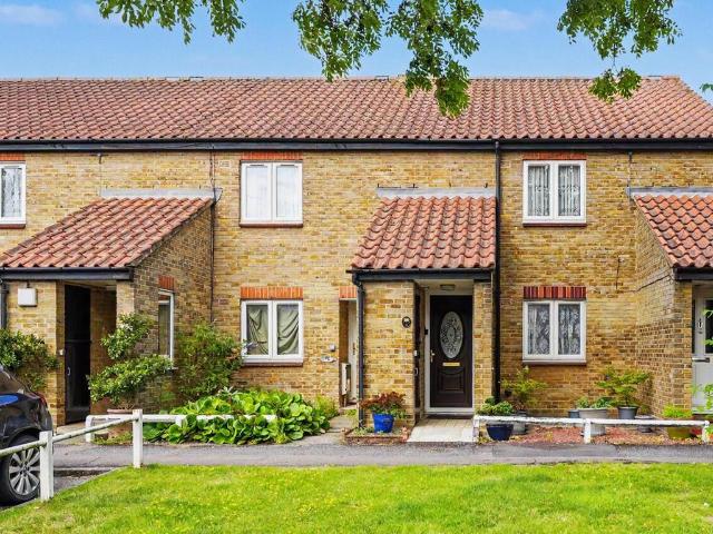Flat for sale in Ponders End, Greater London
