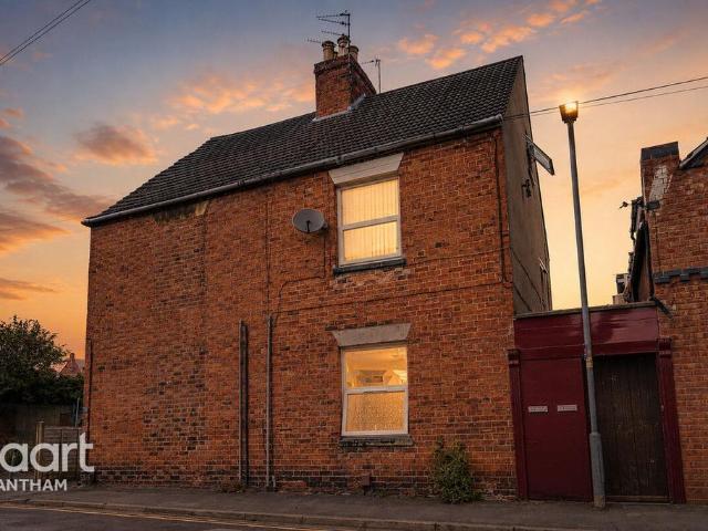 Flat for sale in Grantham, Barholm