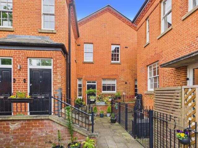Flat for sale in Hythe, Colchester
