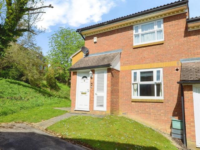 Flat for sale in Totteridge, Buckinghamshire
