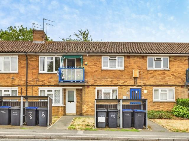 Flat for sale in Northampton, Northamptonshire