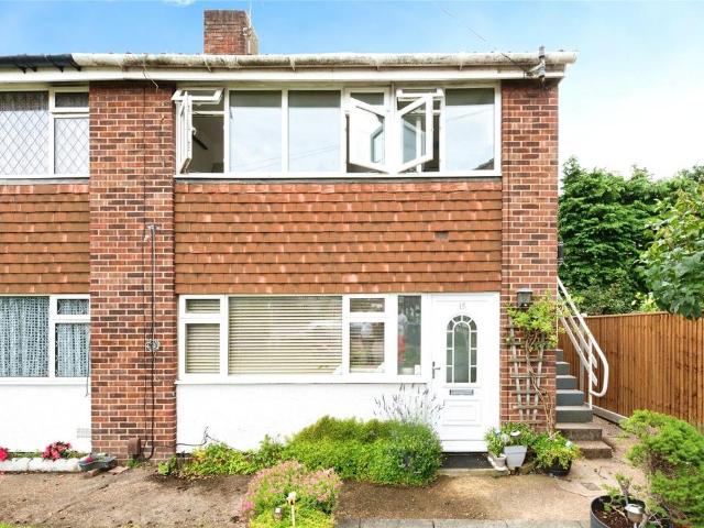 Flat for sale in Hook, Greater London