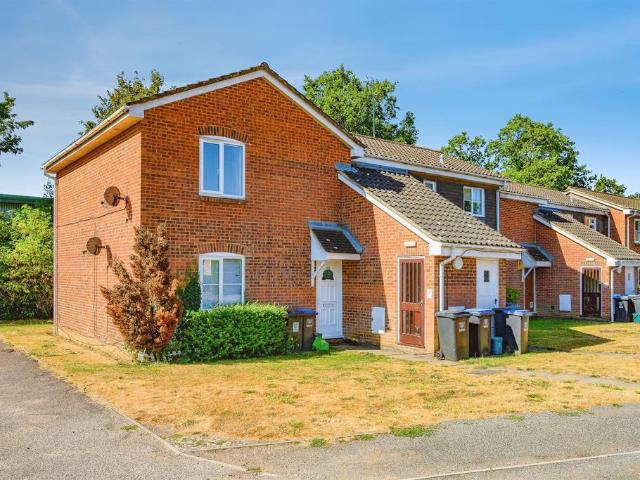 Flat for sale in Maylands, Pouchen End