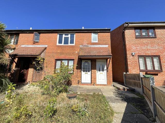 Flat for sale in Highams Park, Greater London