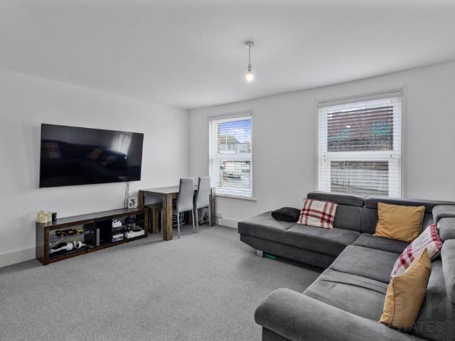 Flat for sale in Folkestone