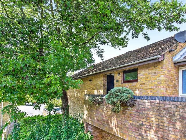 Flat for sale in Easthampstead, Bracknell