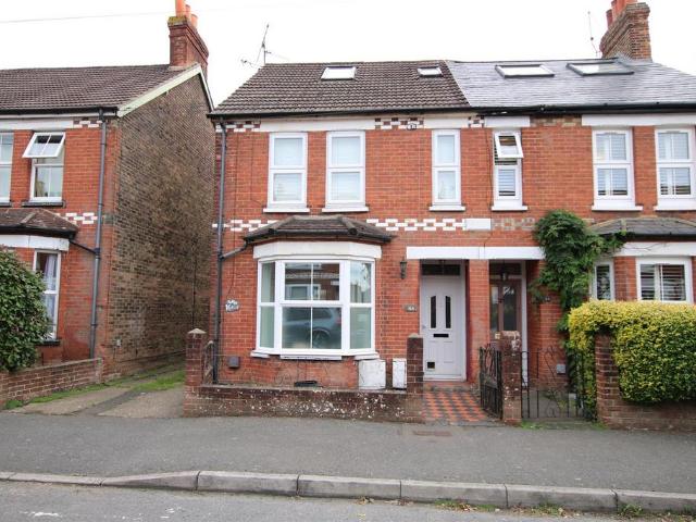 Flat for sale in Oakhill, Horsham
