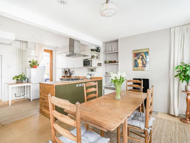 Flat for sale in Teesdale Estate, Bethnal Green