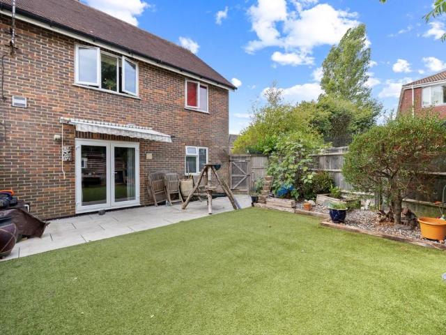 Flat for sale in Camelsdale, Waverley
