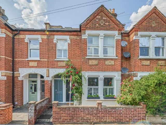 Flat for sale in Earlsfield, Greater London