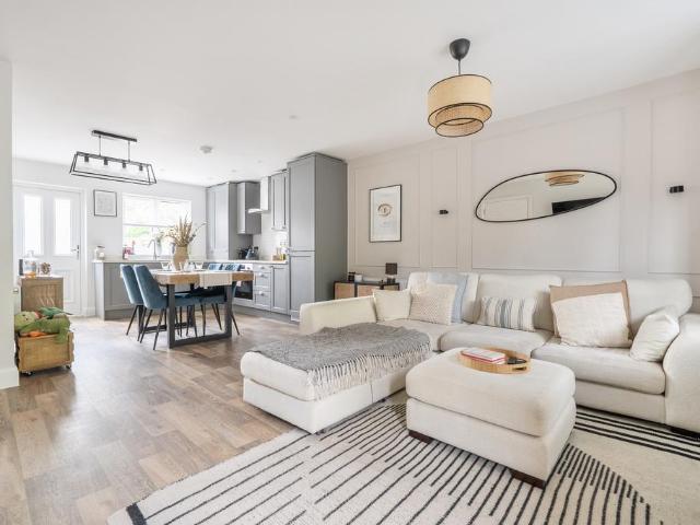 Flat for sale in Littlecote, West Sussex