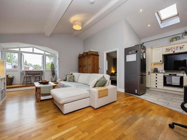 Flat for sale in Fole, Surrey