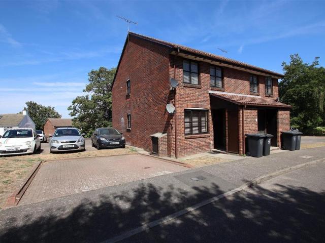 Flat for sale in Worcester Park Estate, Dartford