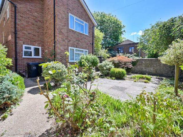 Flat for sale in Surbiton, Greater London