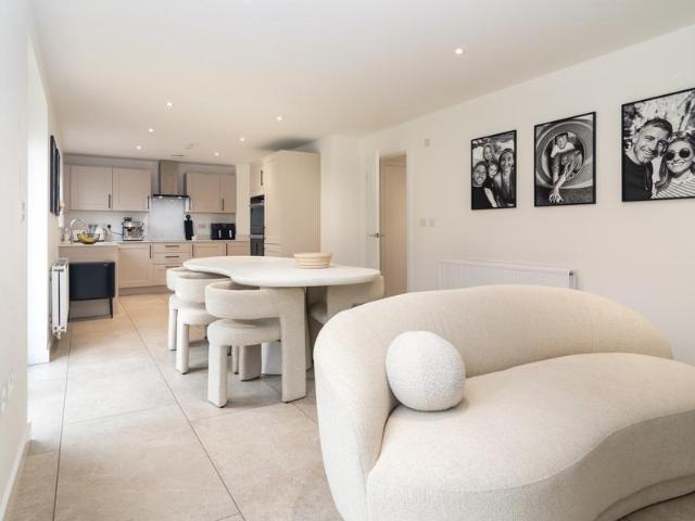 Flat for sale in West Yorkshire