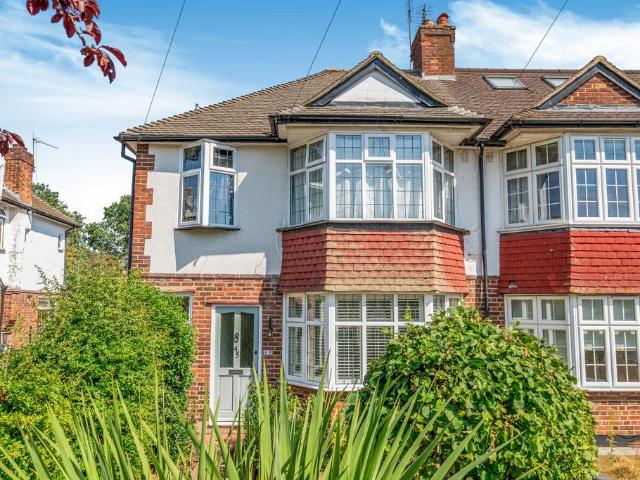 Flat for sale in Kingston Vale, Greater London