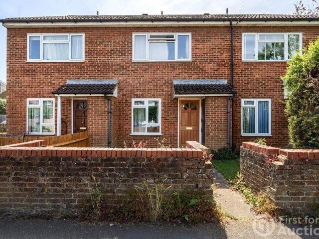 Flat for sale in Tolworth, Greater London