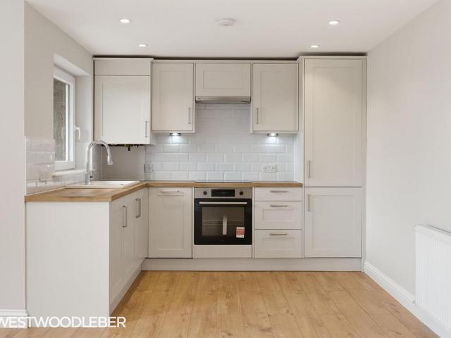 Flat for sale in Kings Hill, Colliers End