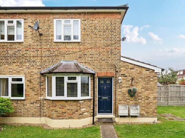 Flat for sale in Lower Halliford, Surrey