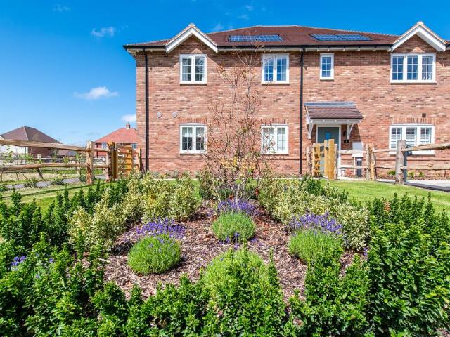 Flat for sale in Midway, Kent