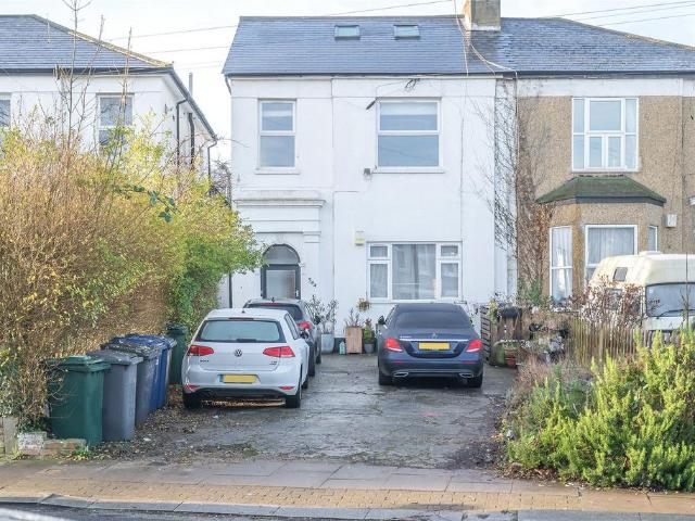 Flat for sale in Finchley, Isle Of Man