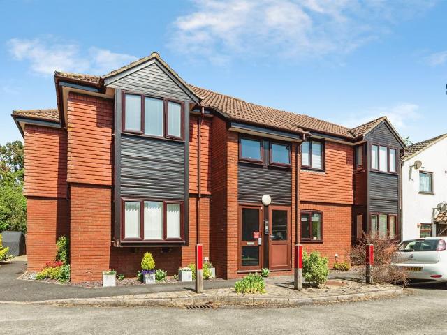 Flat for sale in Priest Down, Hampshire