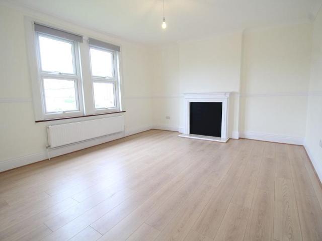 Flat for sale in London Borough of Croydon, Selhurst
