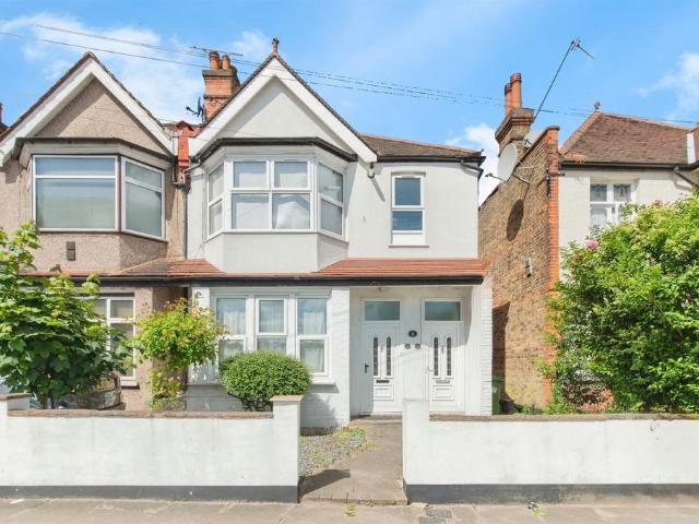 Flat for sale in Wealdstone, Greater London