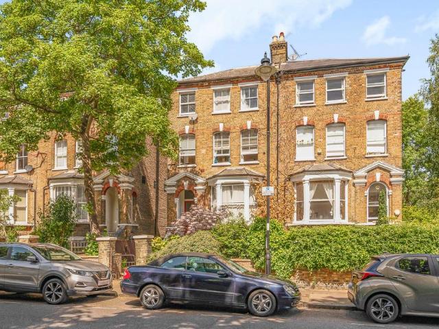 Flat for sale in Holloway, Greater London