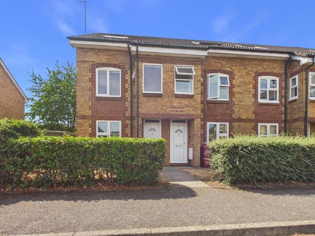 Flat for sale in Langley, Slough