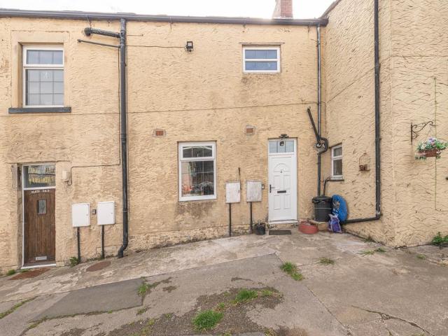 Flat for sale in Gildersome, West Yorkshire