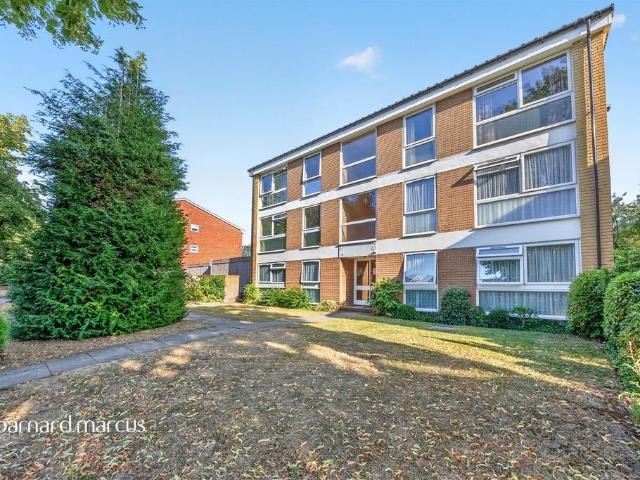 Flat for sale in Carshalton-on-the-Hill, Greater London