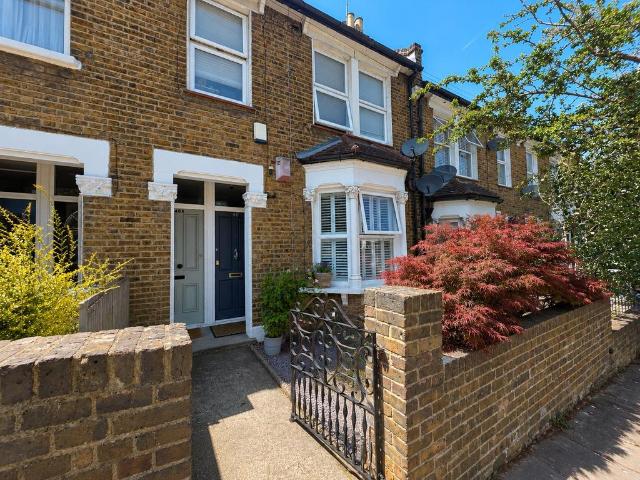 Flat for sale in East Greenwich, Greater London