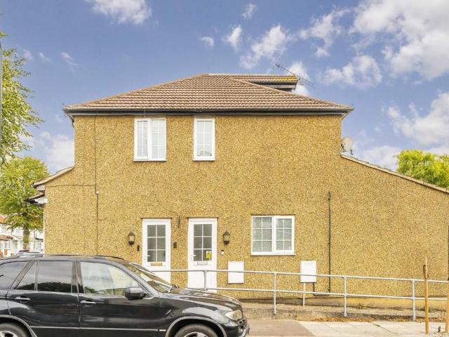 Flat for sale in Wood End, Greater London