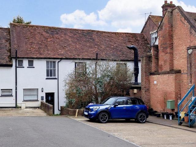 Flat for sale in Highfield, Pouchen End