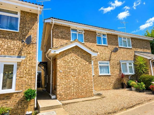 Flat for sale in Alton Barnes, Essex