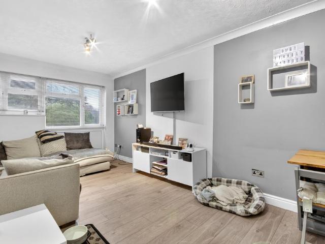 Flat for sale in Easthampstead, Bracknell